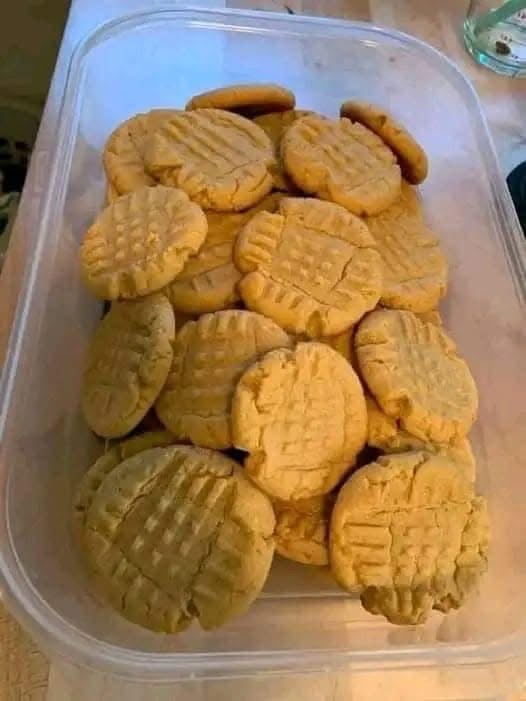 PEANUT BUTTER COOKIES